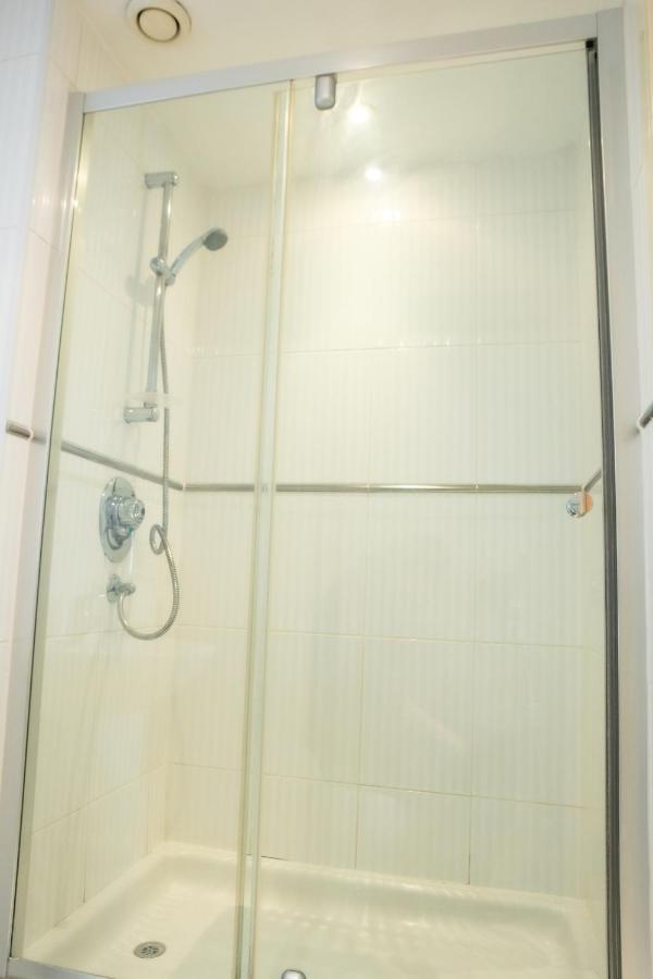 Newly Furnished Appartment Near Train Station Wolverhampton Extérieur photo